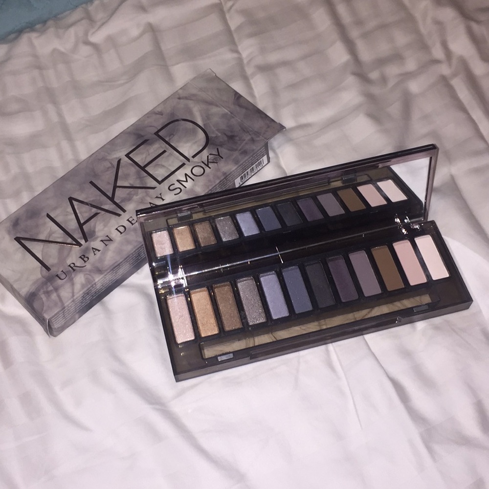 Urban Decay Naked smokey eyeshadow palette